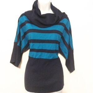 NWT Appraisal Large Dark blue light blue cowl neck